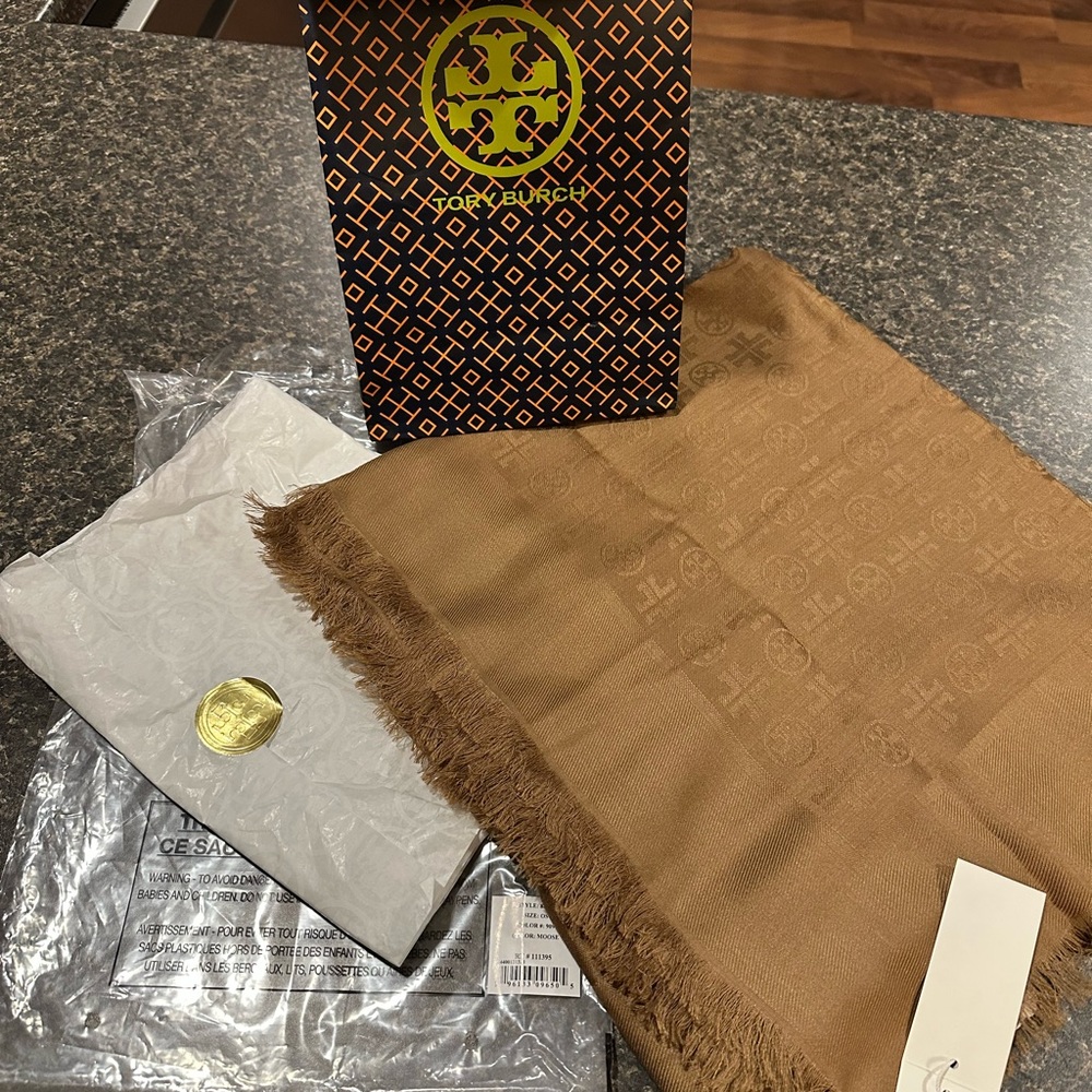 Tory Burch Traveler Scarf